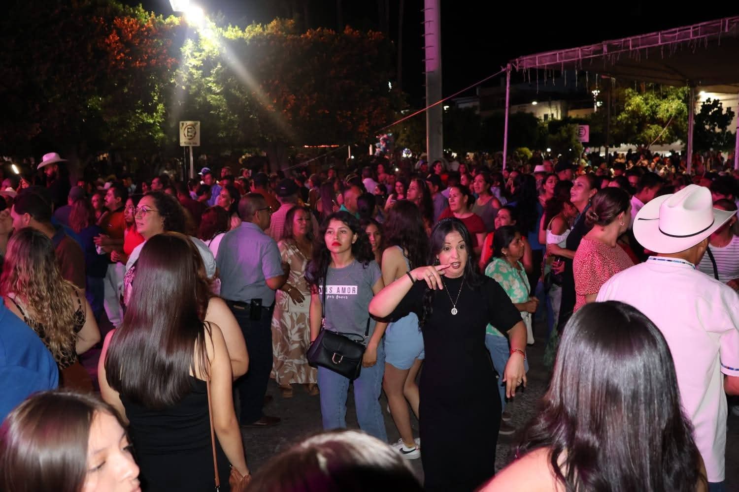 Disfrutan a lo grande con el Festival de la Pitaya 