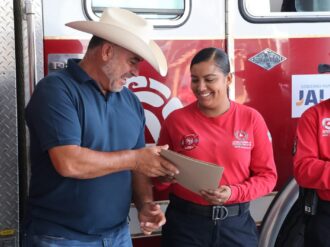 Reconoce Olegario Viramontes a bomberos