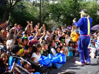 Celebran su día  más de 2 mil niños con Miguel Varela