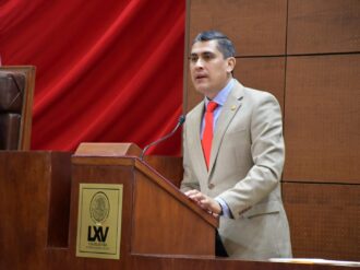 Demandas magisteriales no se deben politizar: Carlos Peña