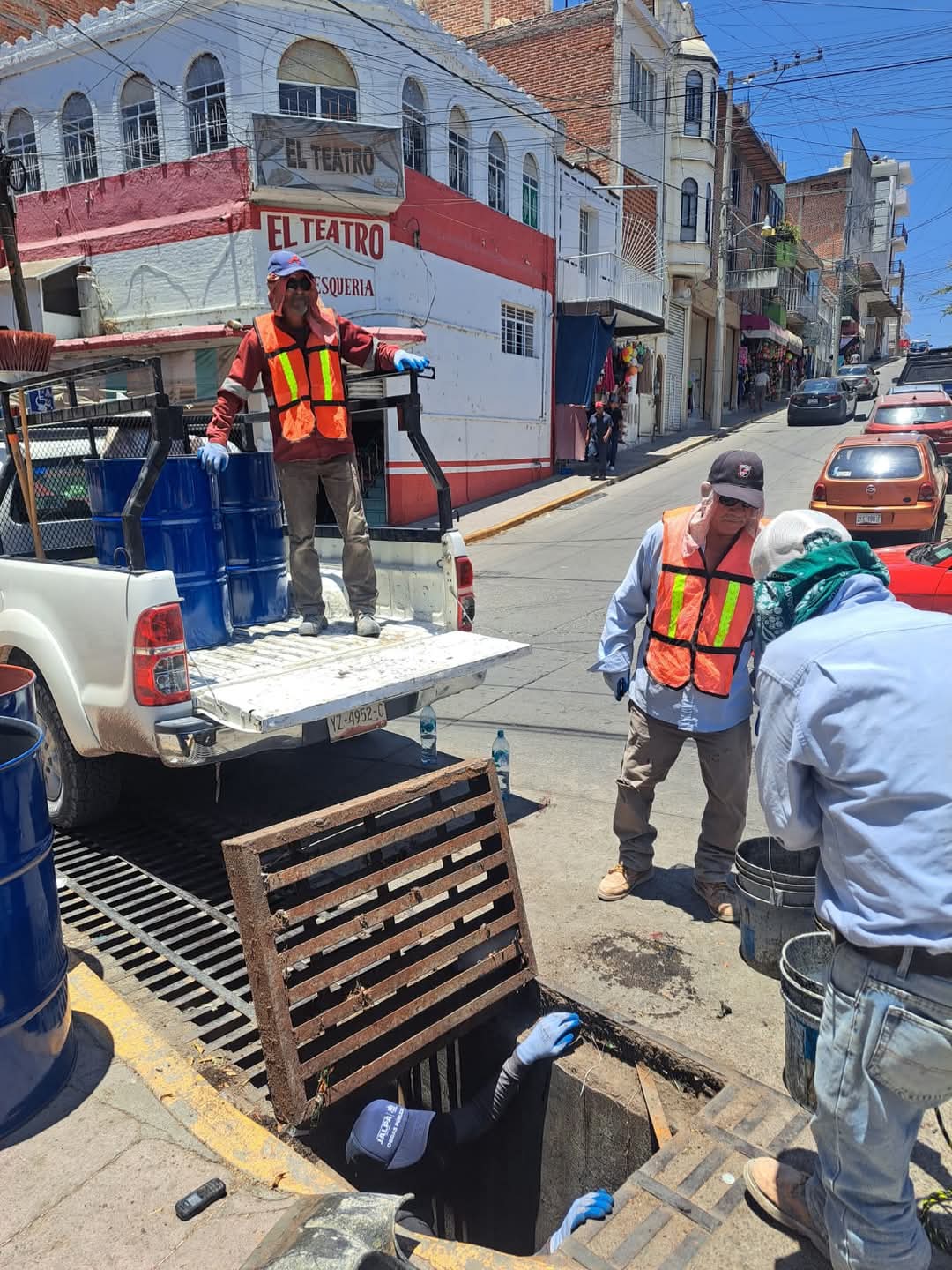 Limpian las alcantarillas de Jalpa