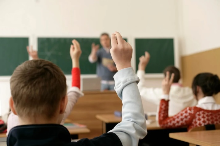 Anuncia Sheinbaum 9% de aumento al salario del magisterio