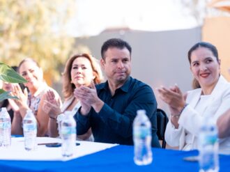 Inicia Miguel Varela la semana con honores a la bandera 