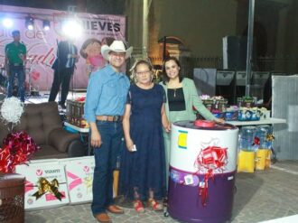 Agasajan a las mamás en Nieves 