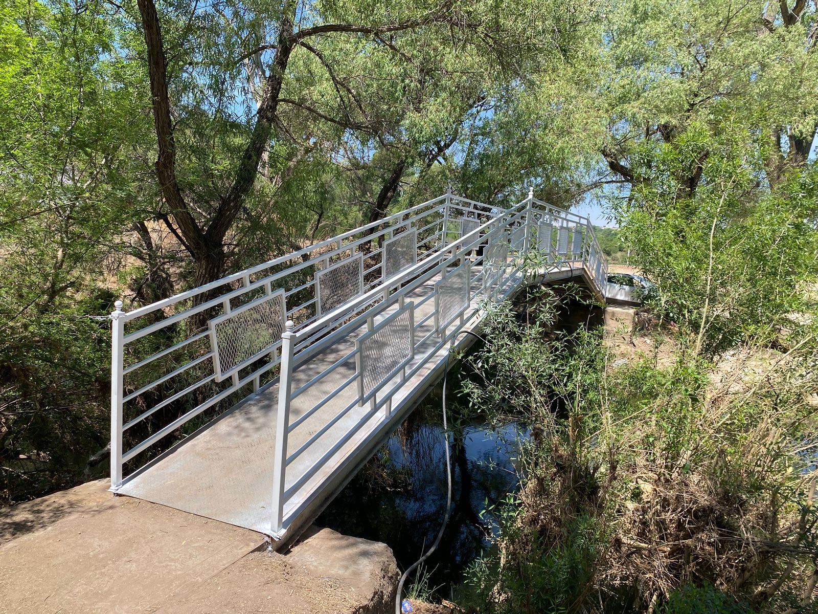 Rehabilitan puente peatonal en Sain Alto
