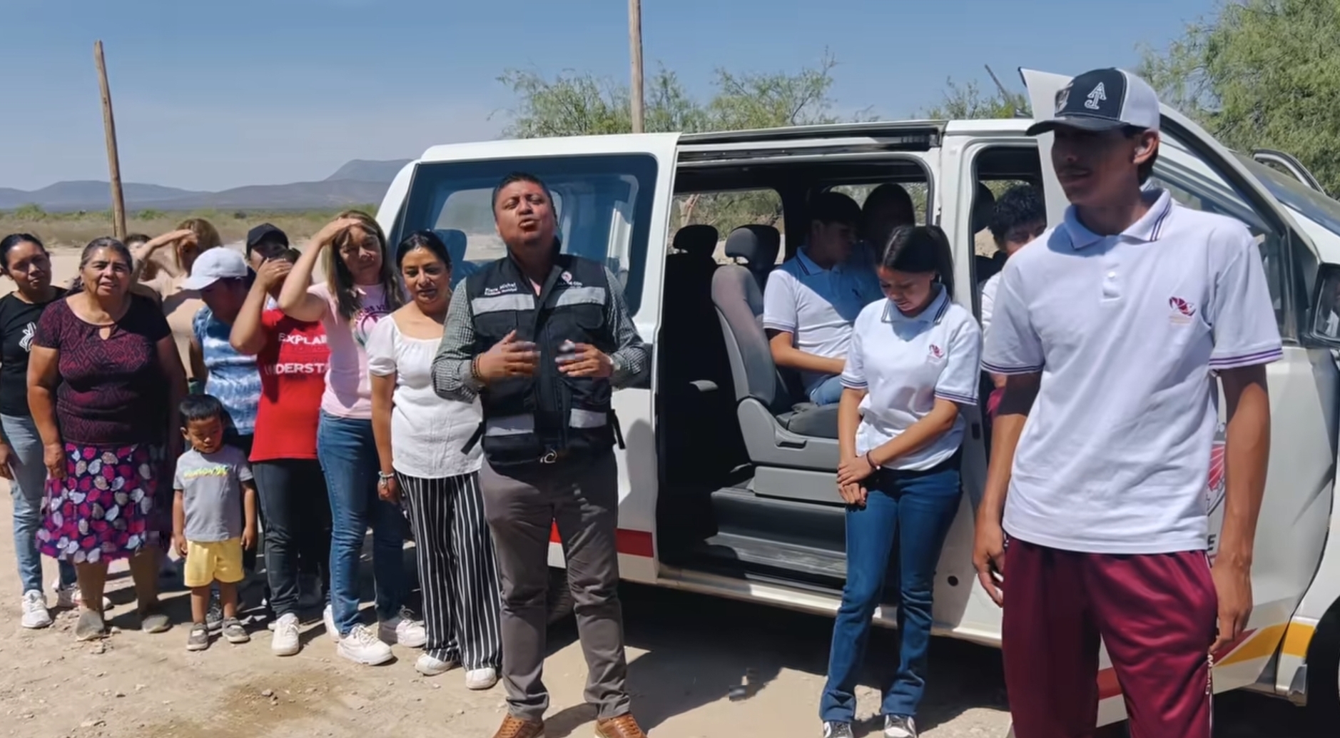 Destinan transporte para preparatorianos de la Primero de Mayo 