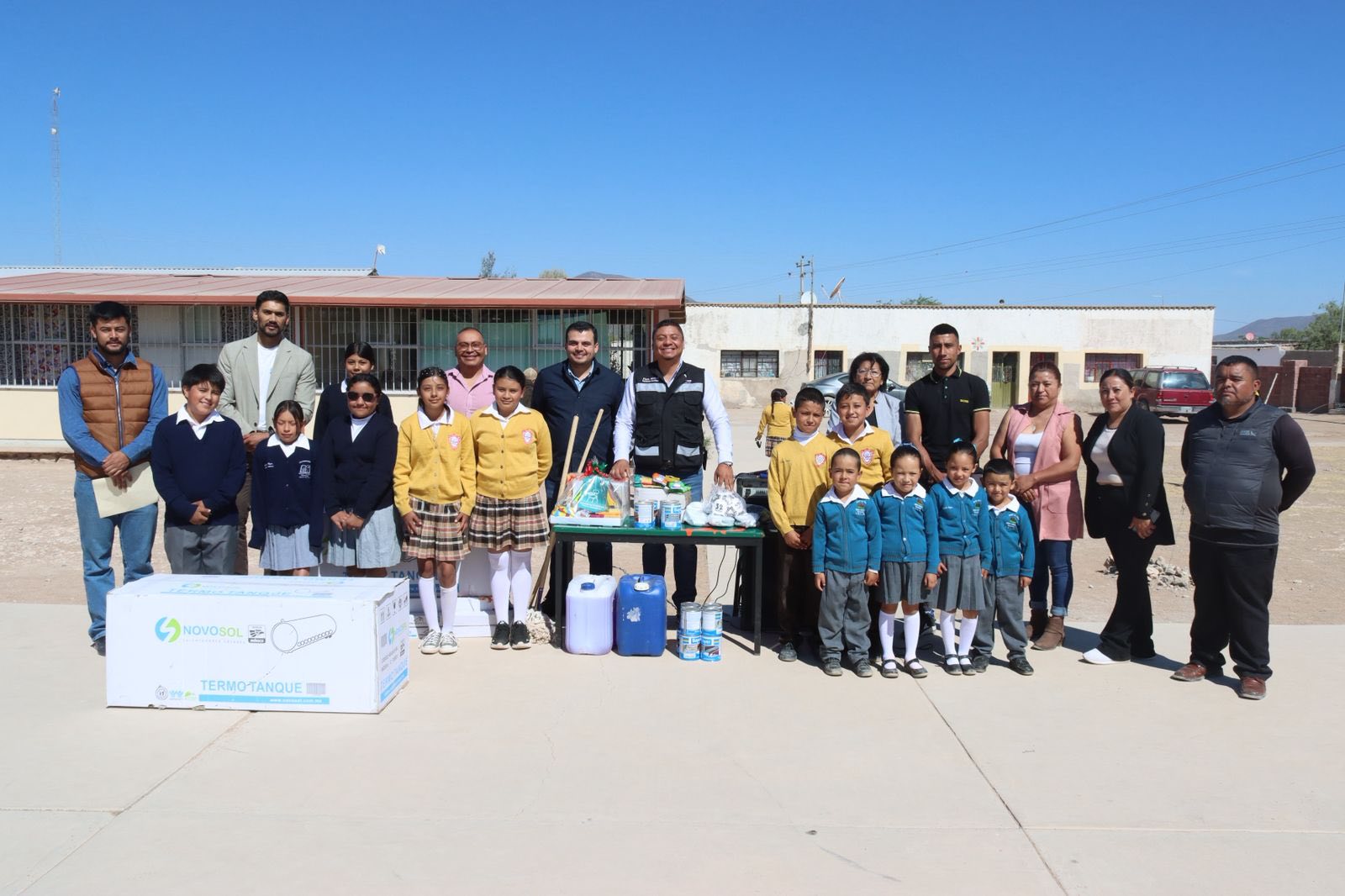 Llevan apoyos a Sarteneja 