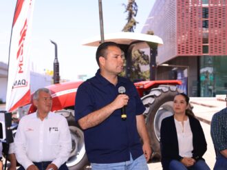 Ofrece Miguel Varela subsidio de $100 mil para tractores 