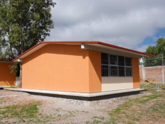 Entrega Pepe Saldívar aula didáctica a Jardín de Niños de la colonia Ojo de Agua  la Palma 