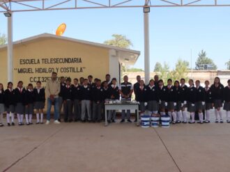Visita Pier Michel a estudiantes de San Ramón 