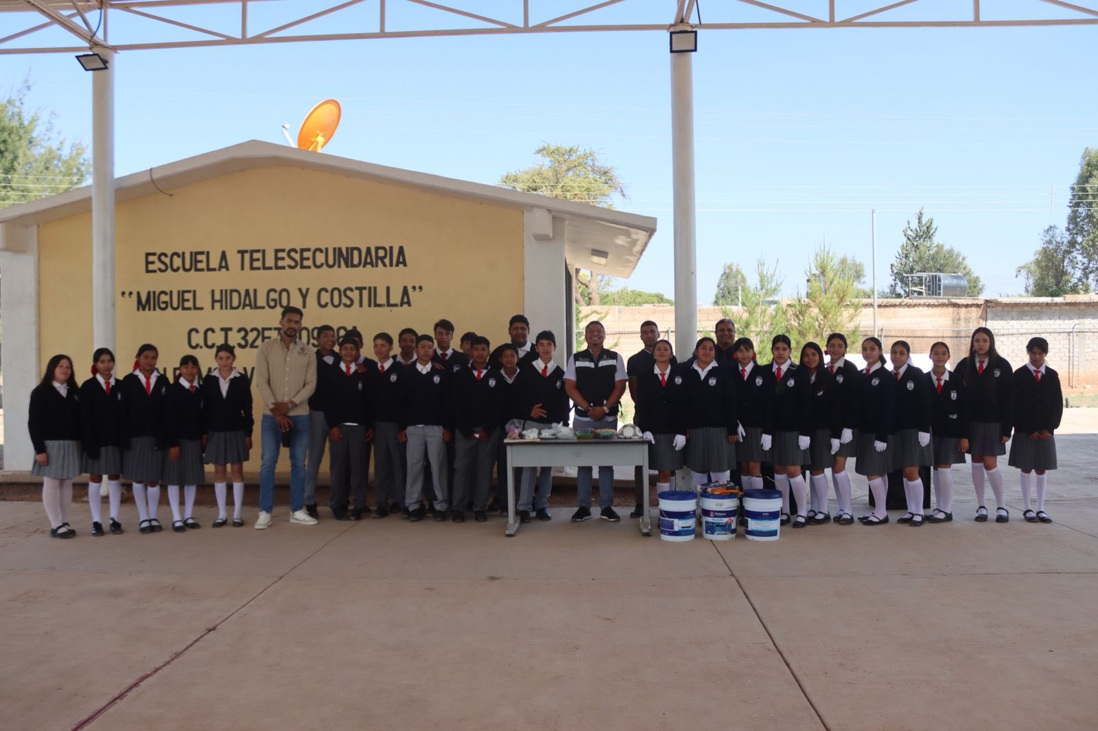 Visita Pier Michel a estudiantes de San Ramón 