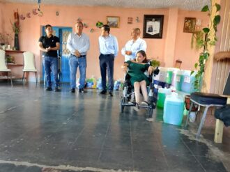 Entregan despensas a bajo costo
