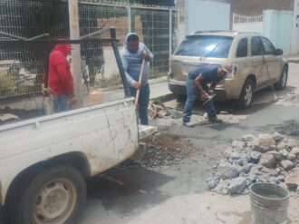 Continúan labores de bacheo 