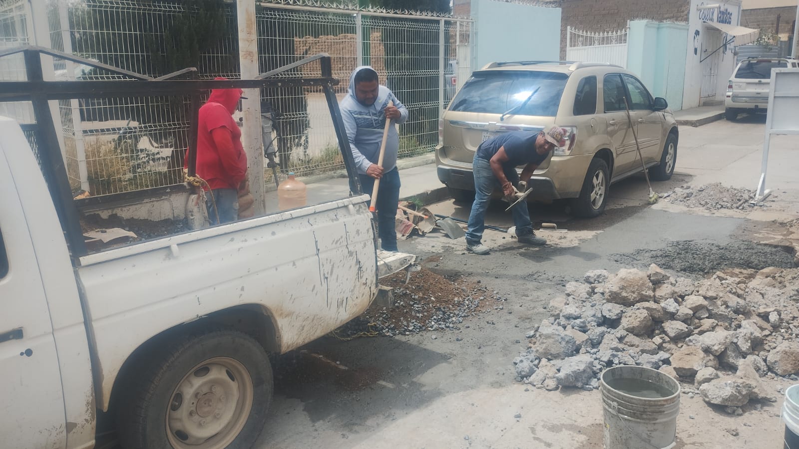 Continúan labores de bacheo  