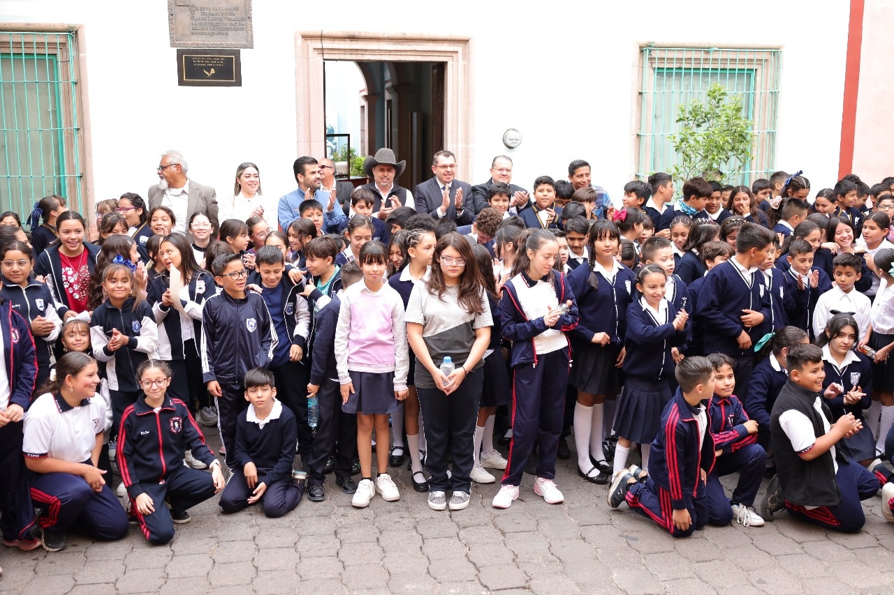 Participan niños en el Maratón de Lectura por la Paz