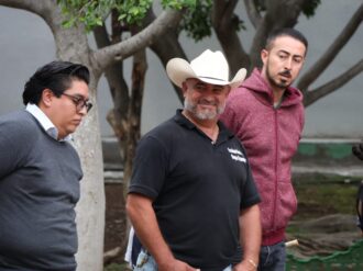 Ofrece Olegario Viramontes audiencia pública en Guadalupe Victoria 