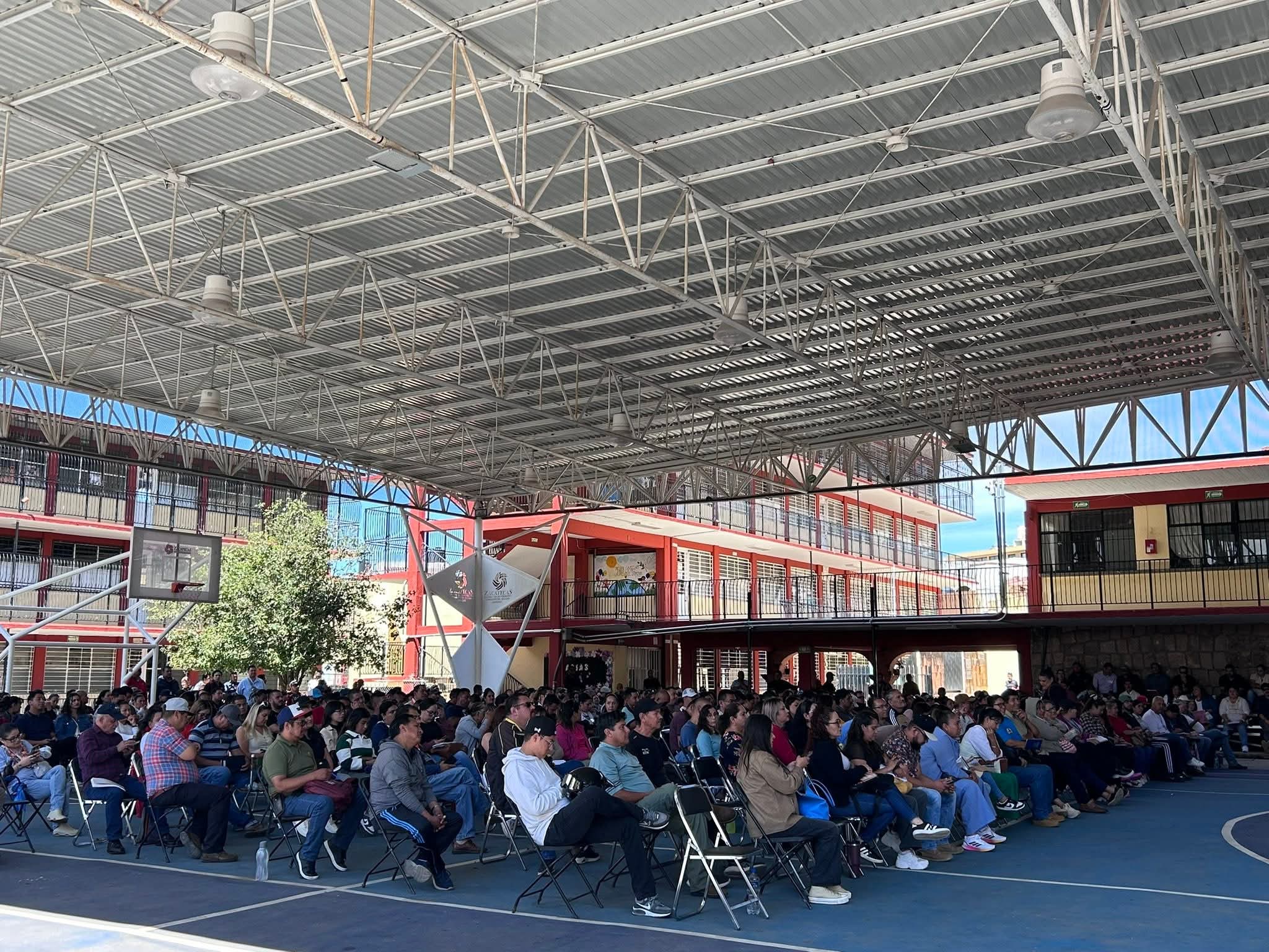 Sigue el desdén hacia los maestros y la educación