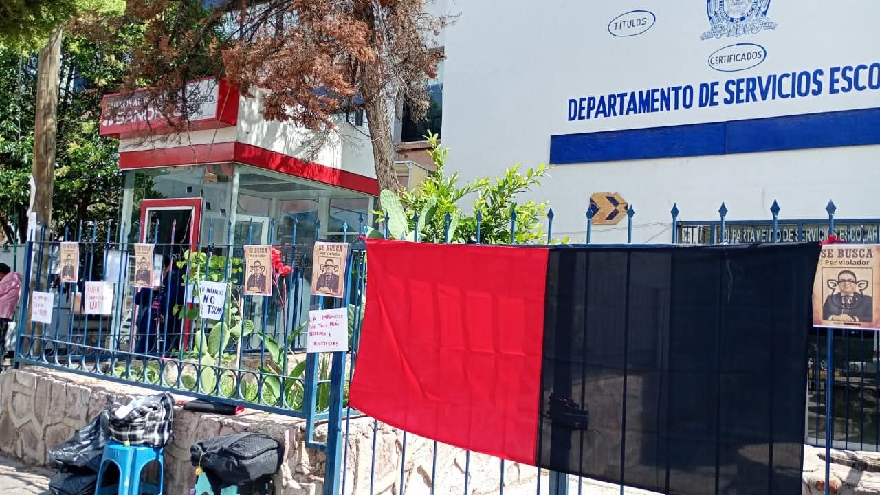 Retoman estudiantes el paro universitario; exigen ya rescisión de Ibarra