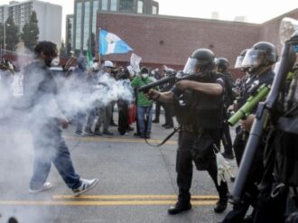 Se suman más ciudades a las protestas contra redadas
