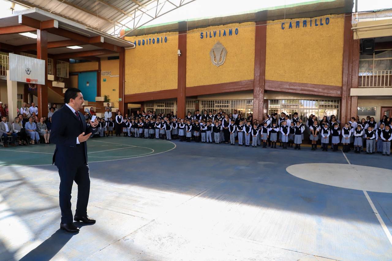 Encabeza Javo Torres honores a la bandera