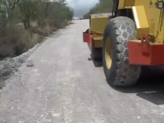 Dan mantenimiento a caminos en Jalpa