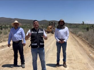 Dan mantenimiento a terracerías de Villa de Cos