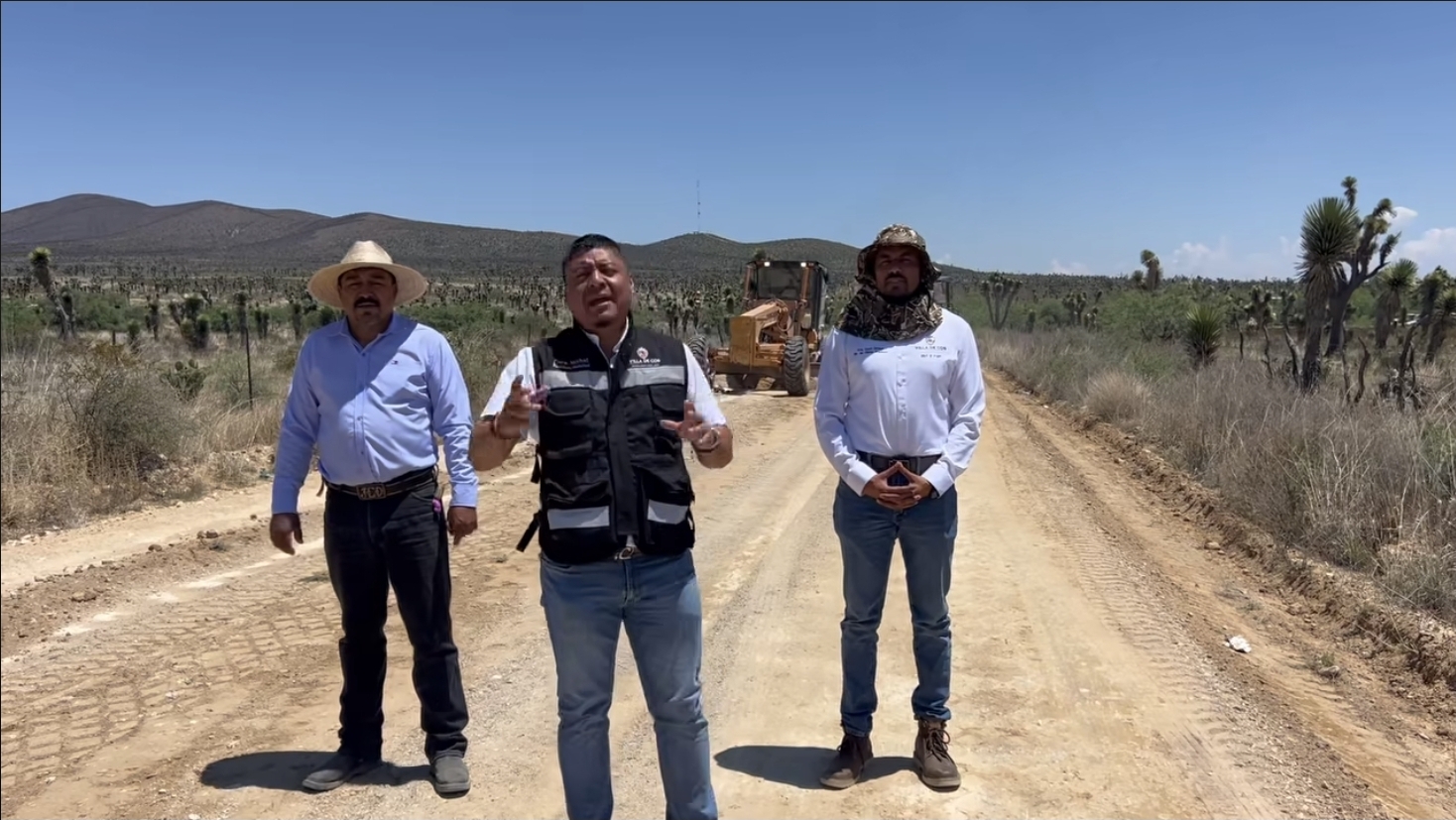 Dan mantenimiento a terracerías de Villa de Cos