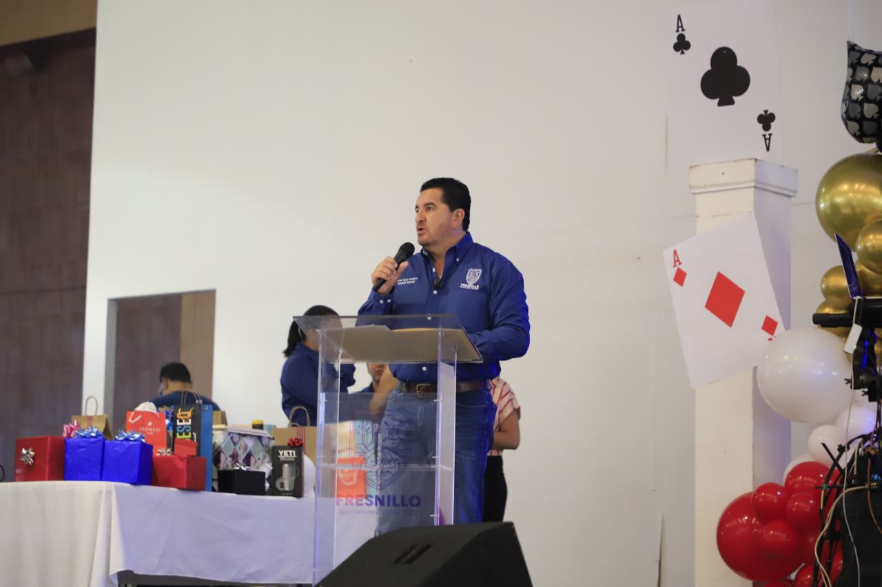 Festejan a los papás del Ayuntamiento de Fresnillo 