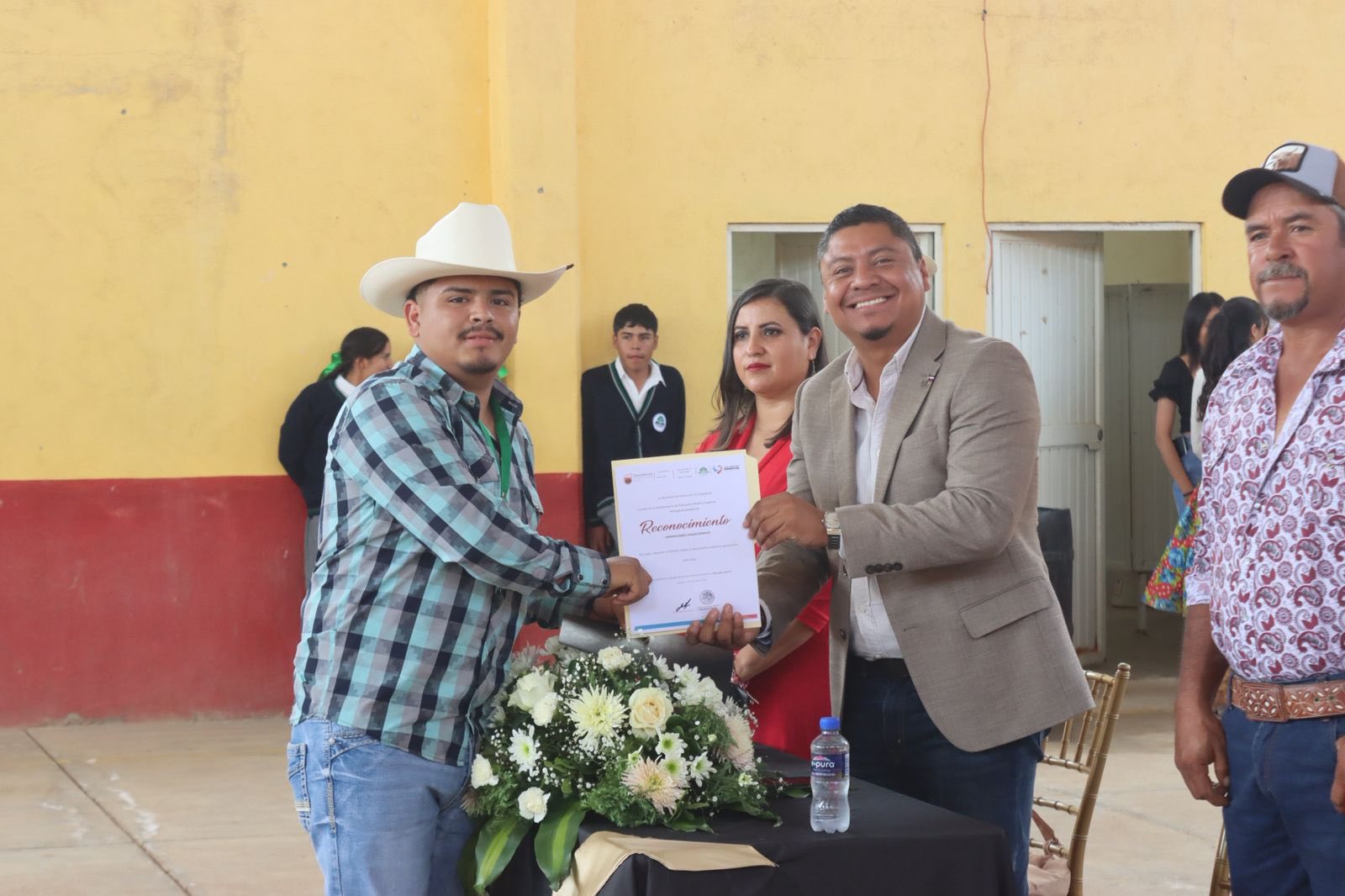 Apadrina Pier Michel a Telebachillerato de Emiliano Zapata 