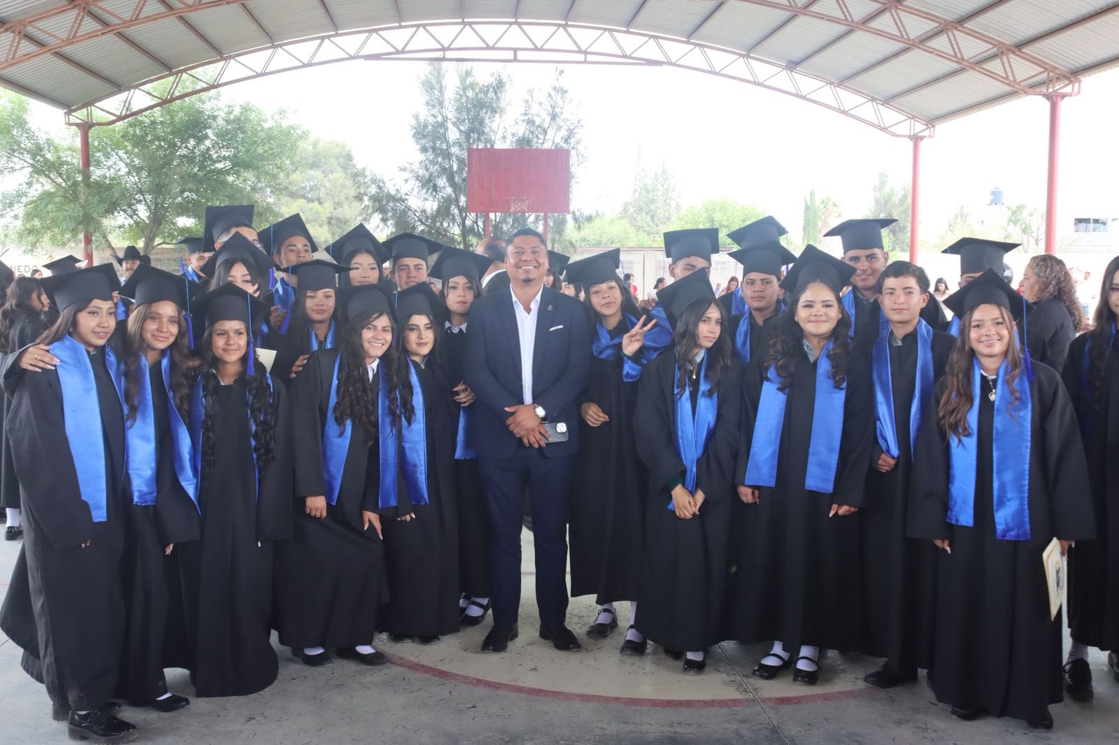 Acompaña Pier Michel a generación que lleva su nombre 