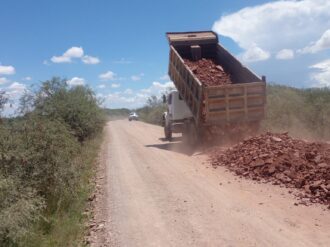 Rehabilitan camino a El Cazadero