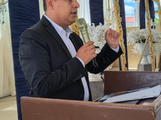 Regresa Mario Córdova a primaria de la que egresó