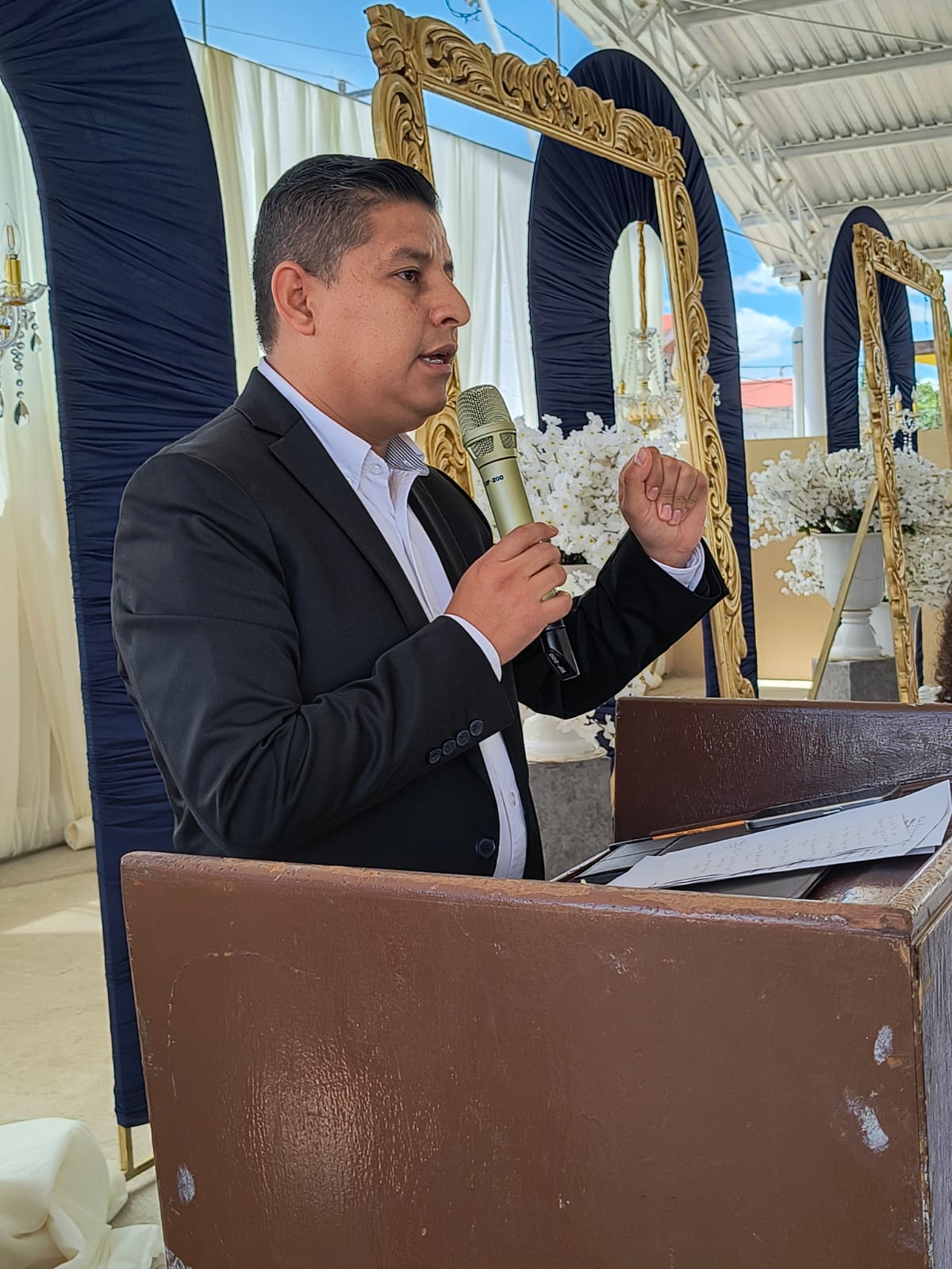 Regresa Mario Córdova a primaria de la que egresó