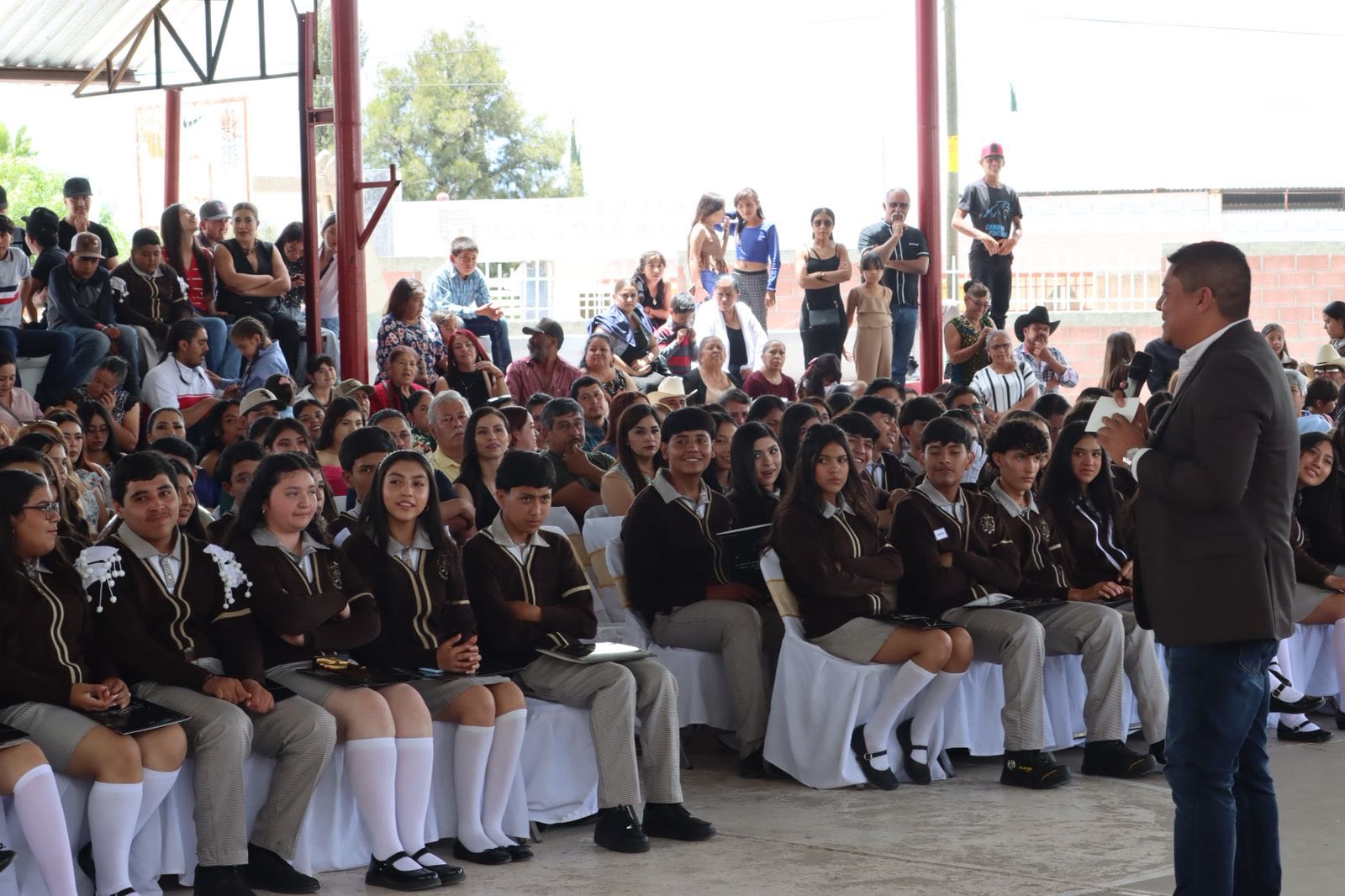 Clausuran ciclo escolar en la EST 16