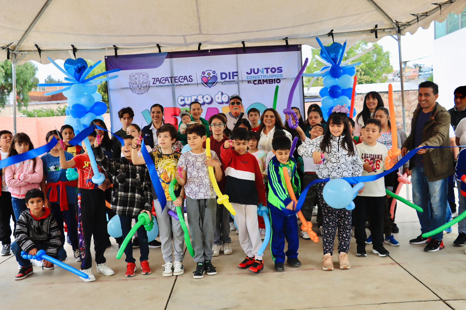 Inaugura Karla Estrada Curso de Verano 2025