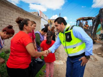 Pavimentan calles Saltillo y Géminis de las colonias Obreras y Del Sol