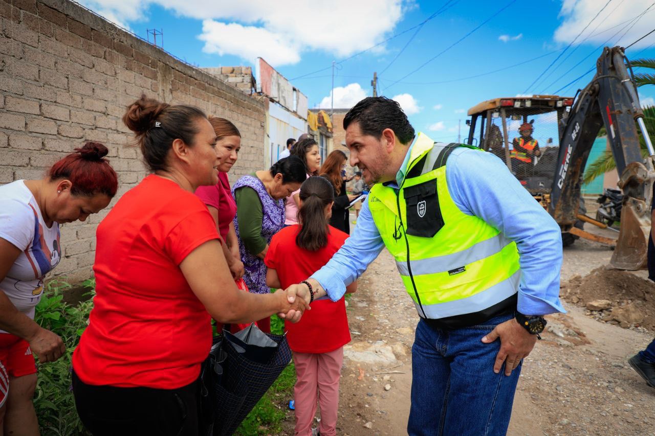 Pavimentan calles Saltillo y Géminis de las colonias Obreras y Del Sol