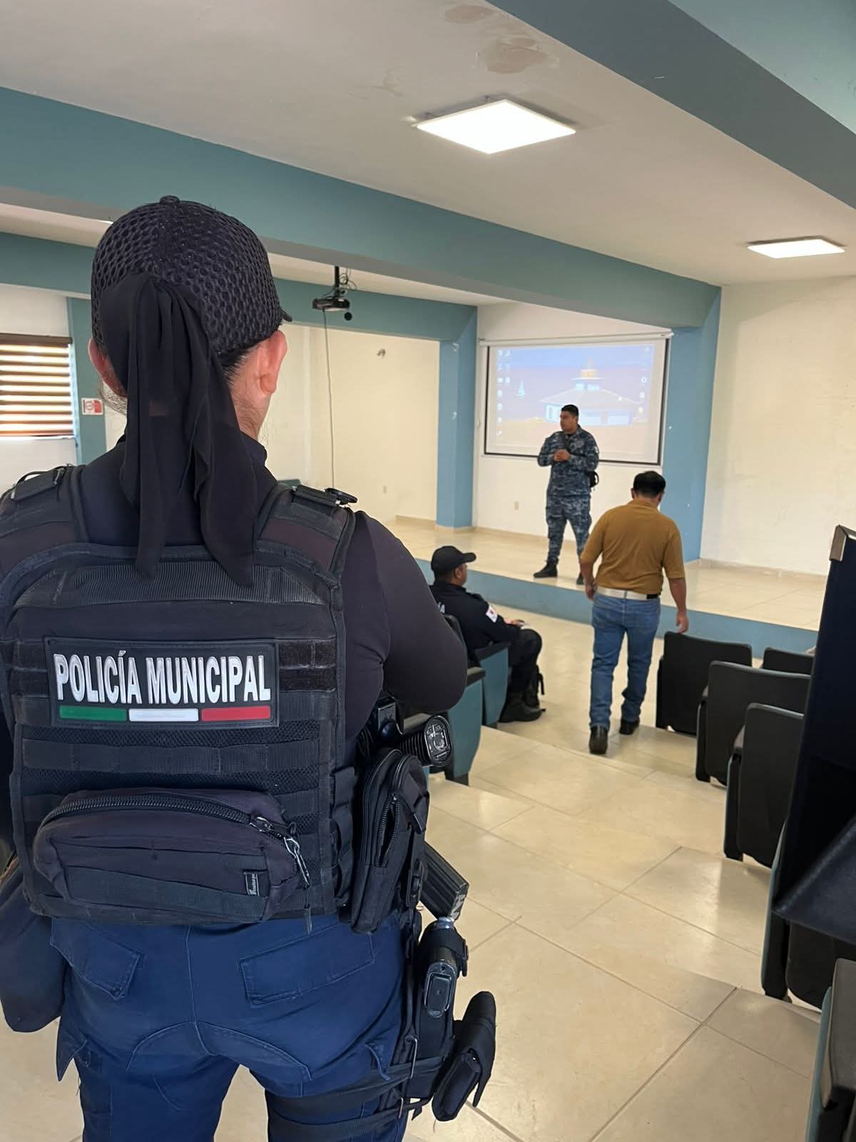 Capacitan a elementos de Seguridad Pública 