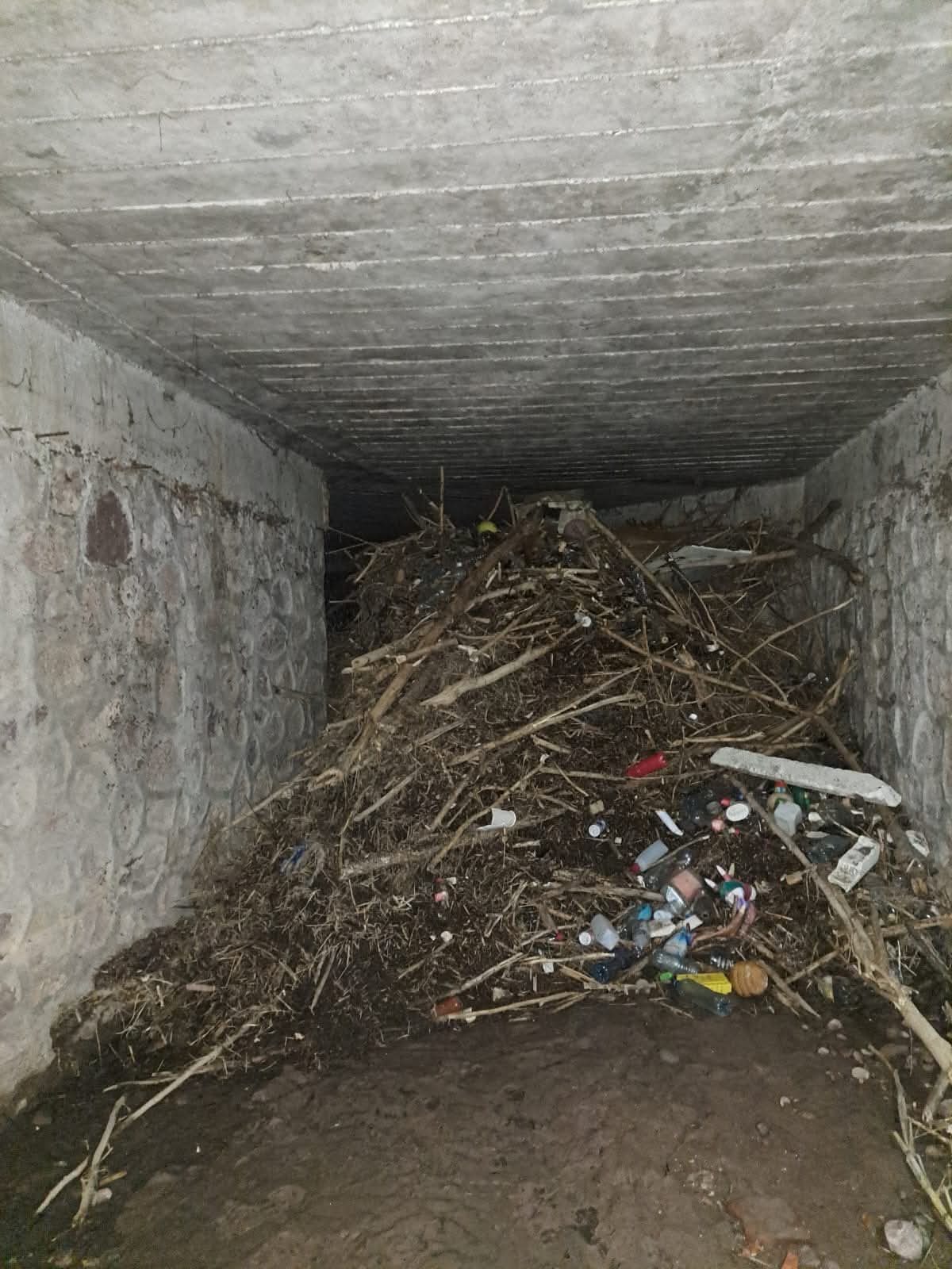 Limpian túneles de los puentes en Jalpa