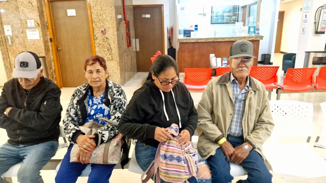 Continúan brigadas oftalmológicas en Nieves