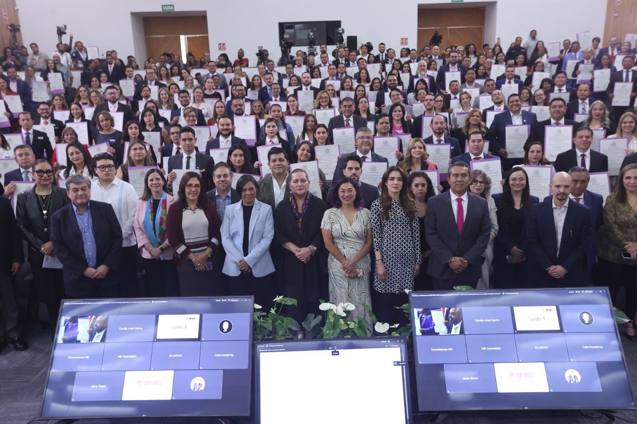 Entrega INE constancias de mayoría a personas magistradas de Circuito y juzgadoras de Distrito