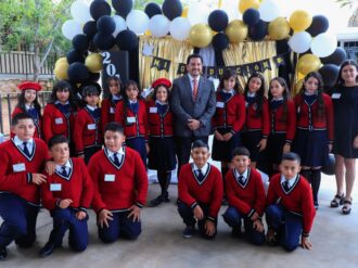 Apadrina Javier Torres a estudiantes de la Escuela José María Morelos