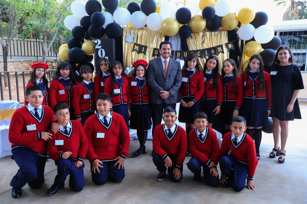 Apadrina Javier Torres a estudiantes de la Escuela José María Morelos