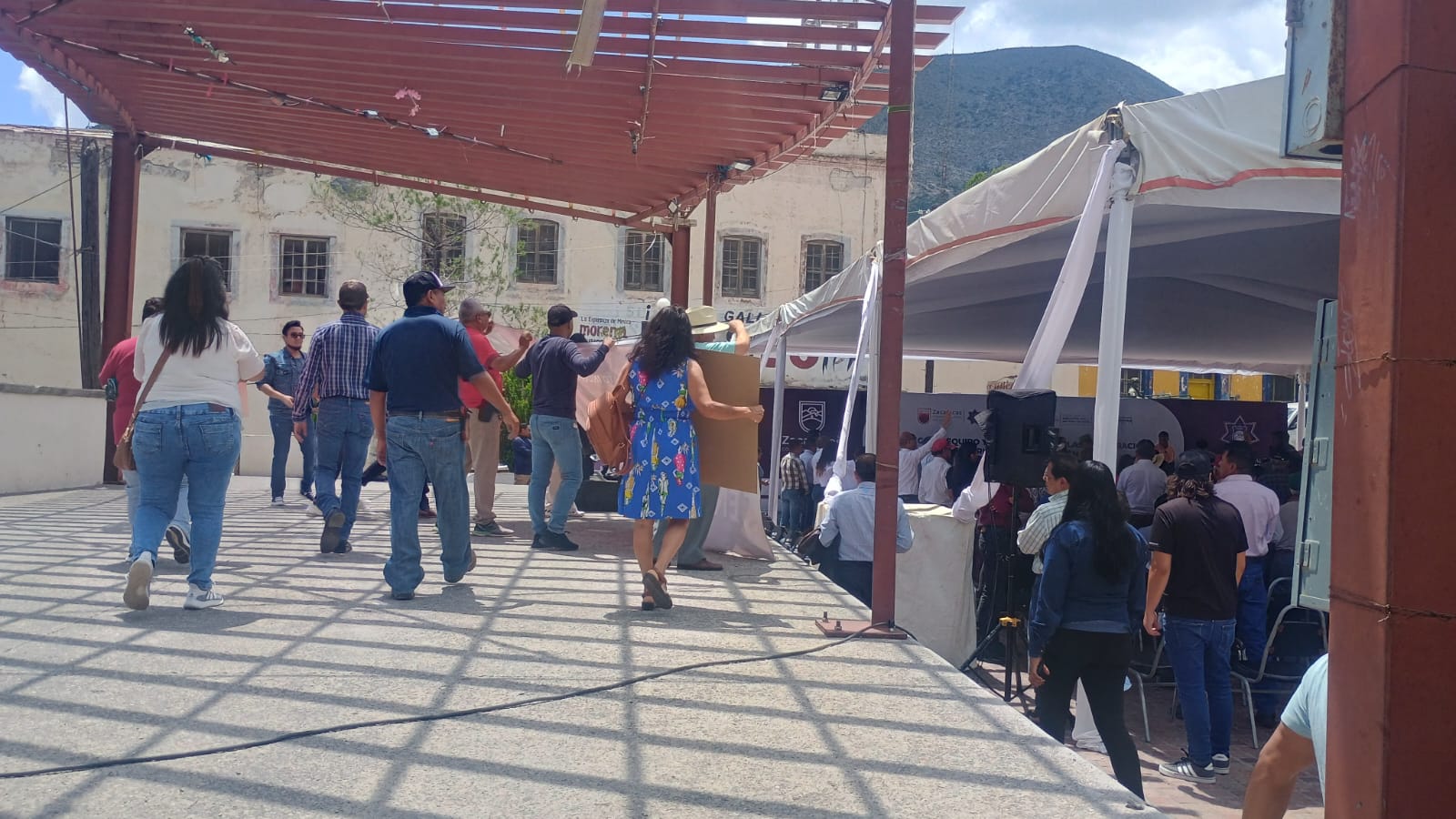 Encaran docentes a  David Monreal y Reyes Mugüerza 