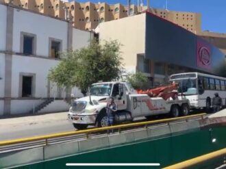 Desalojan a docentes con la Policía Estatal