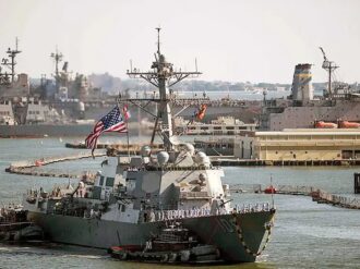 Cierra EU cerco contra Maduro; despliega tres buques de guerra