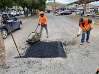 Reparan calles y avenidas