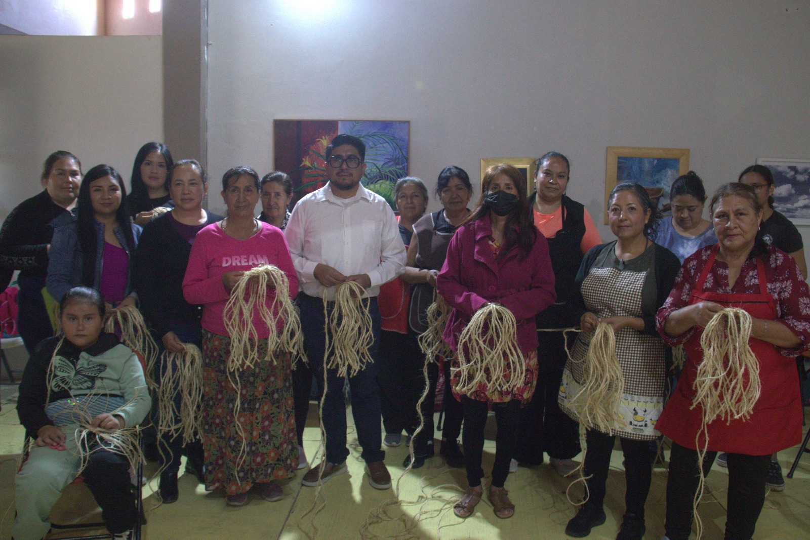 Promueven talleres de ixtle y cerámica en Zóquite