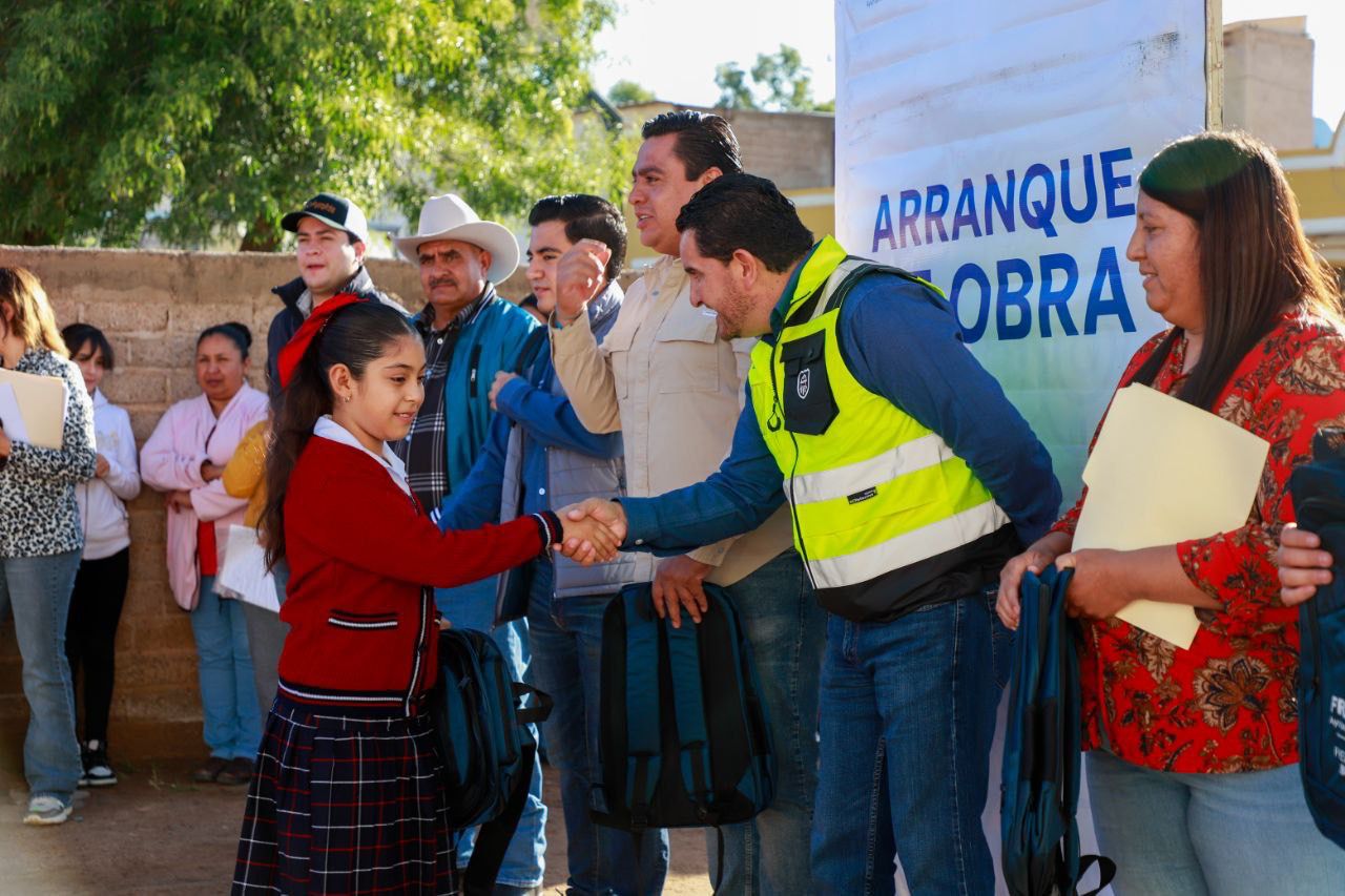 Pavimentan calle de la comunidad Morelos