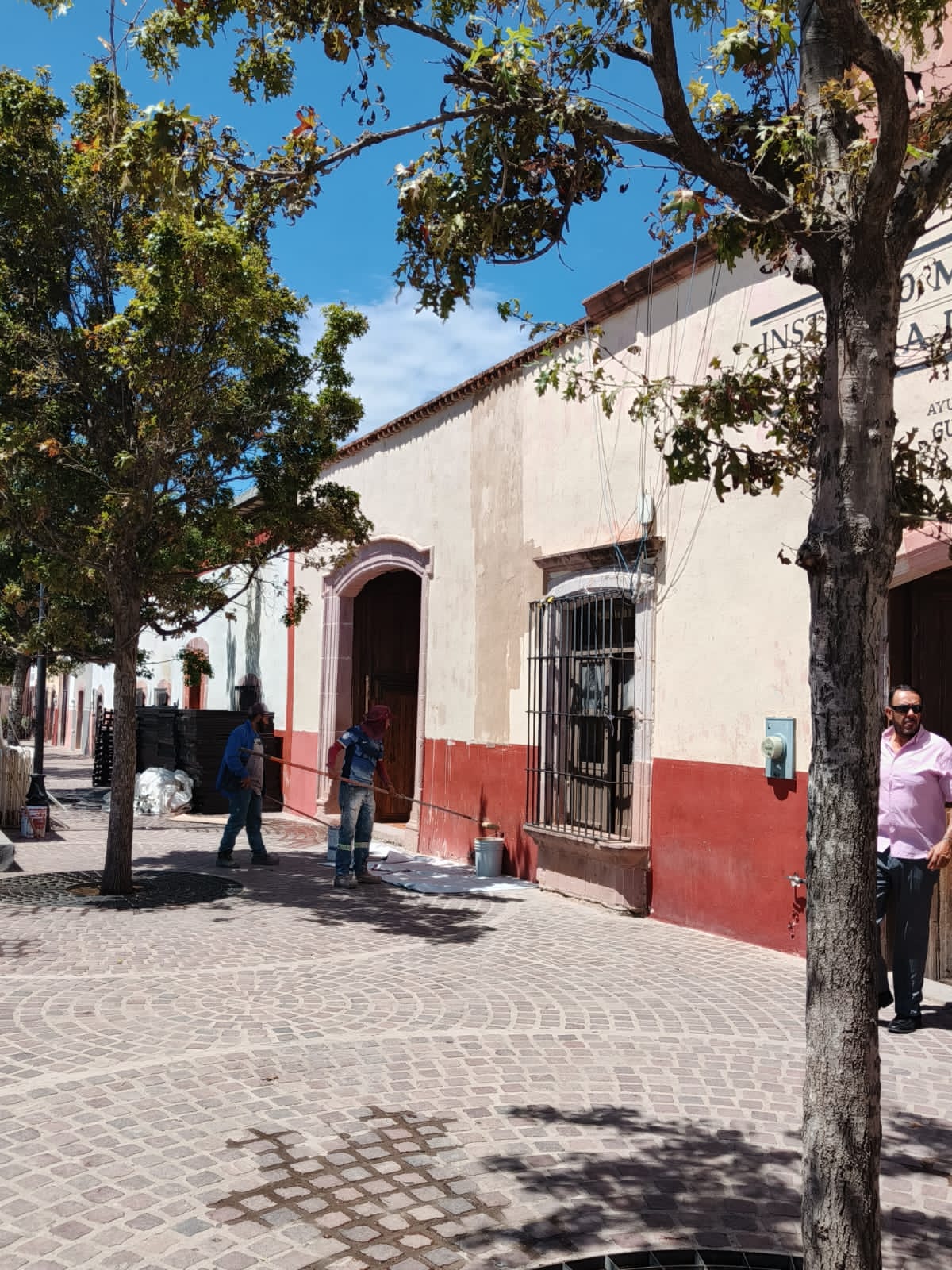 Dan mantenimiento a edificios emblemáticos del centro de Guadalupe 